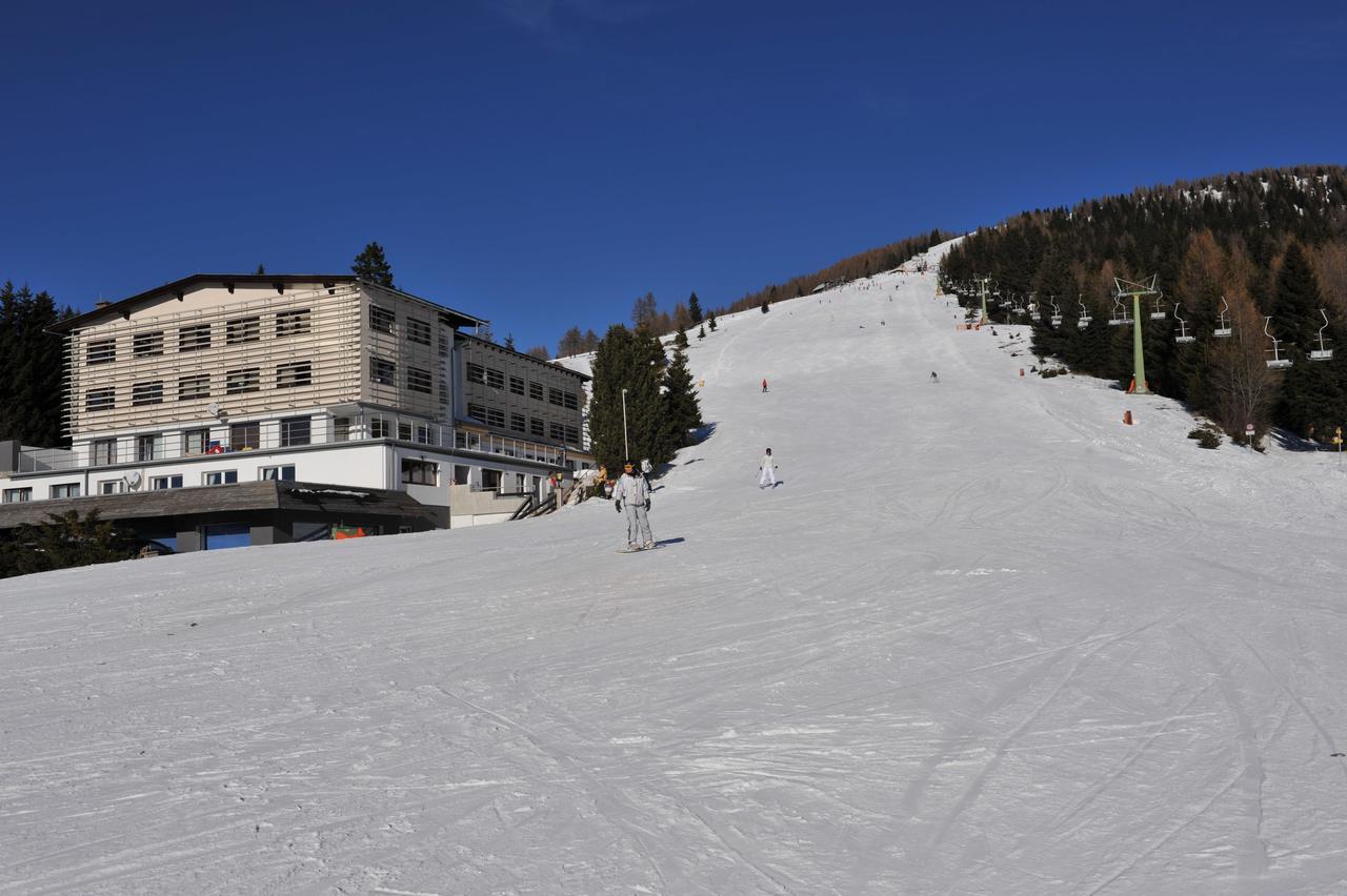 Hotel Alpenrose Gerlitzen Treffen Exterior photo